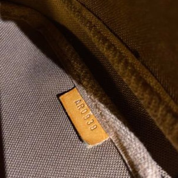 Authentic Louis Vuitton Pochette Accessoire - Picture 13 of 15